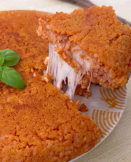 TOMATO MOZZARELLA RICE BAKE