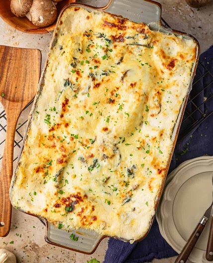 Creamy White Lasagna Recipe with Spinach and Mushrooms