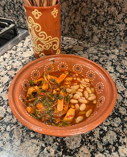 PUERCO CON VERDOLAGAS EN SALSA ROJA 