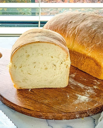 Soft Sourdough Sandwich Bread (No-Knead)