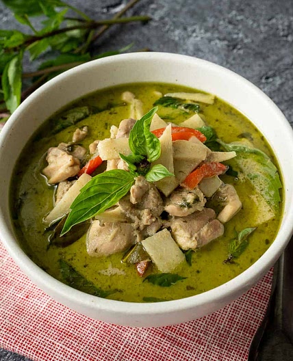 Green Curry Chicken แกงเขียวหวาน (gaeng keow waan)