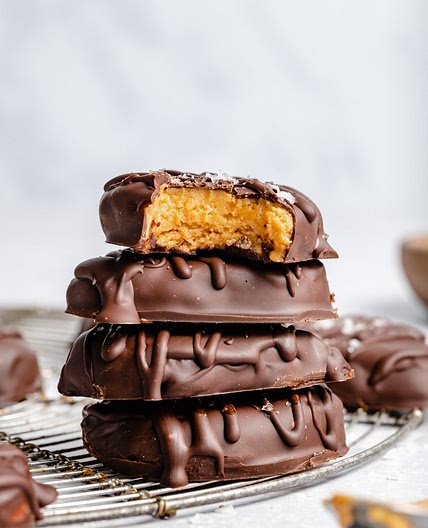 Healthy 4 Ingredient Reese's Eggs (gluten free, vegan)