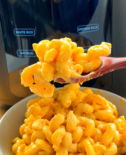Rice Cooker Gochujang Mac and Cheese