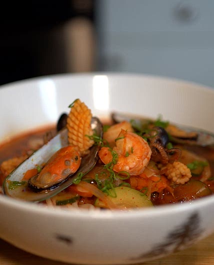 Jjampong (Korean Spicy Seafood Noodle Soup)