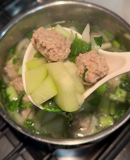Chayote with shrimp and pork meatballs soup
