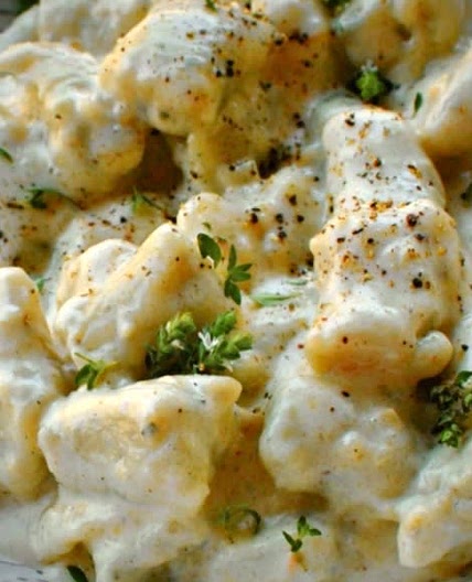 Maacroon Bi’ Toum Or “Garlic Macaroon”