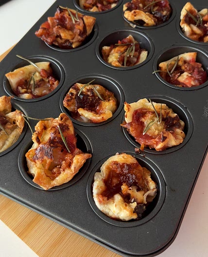 Brie & cranberry bites 