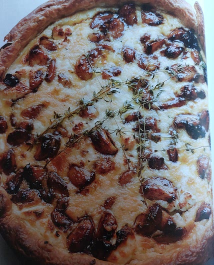 Tarte mit karamellisiertem Knoblauch