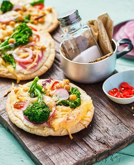 Vegane Brokkoli-Cheese Pita Pizzas
