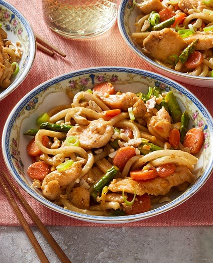Stir-Fried Chicken & Udon Noodles with Asparagus & Carrots