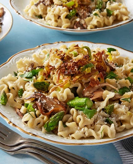 Creamy Mafalda Pasta with Asparagus, Mushrooms, & Crispy Leek