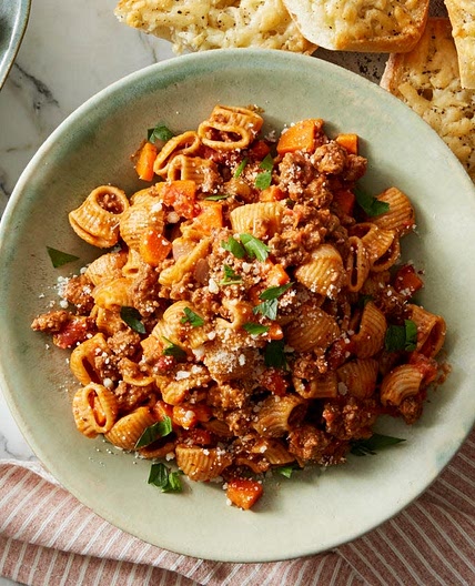 Pipe Rigate Pasta & Beef Bolognese with Cheesy Garlic Bread