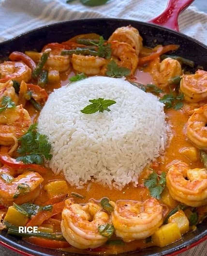 Thai Curry Shrimp with Coconut Rice 🍚