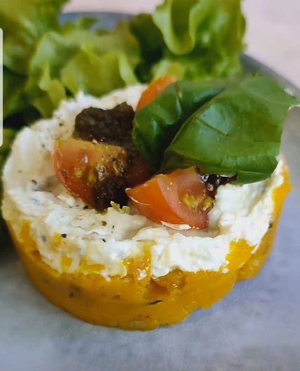 Écrasé de courge au chèvre et pesto