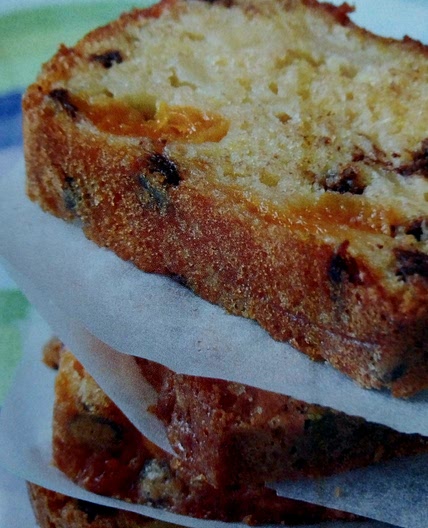 Cake poire, abricots et chocolat