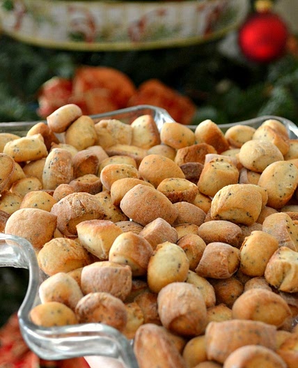 Kūčiukai (Lithuanian Christmas Eve Special Cookies) / Kūčiukai