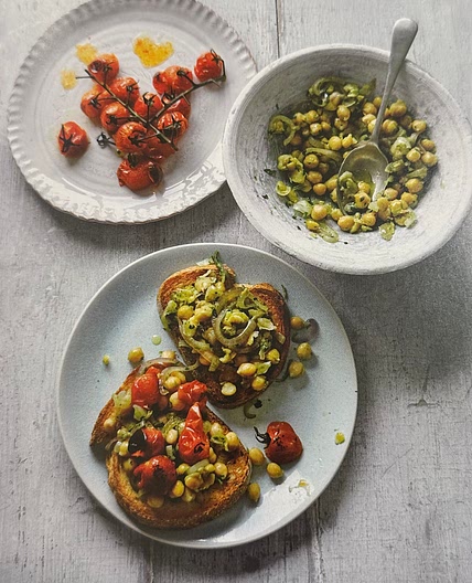 Greek Garlic Toast with Chickpeas
