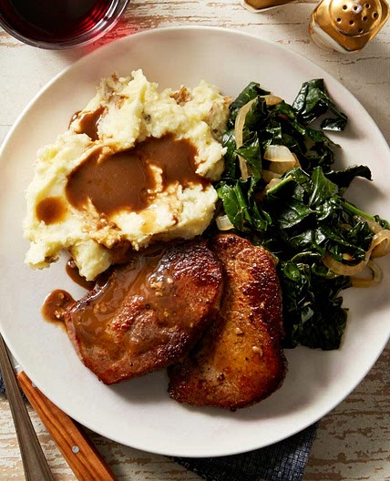 Seared Beef Medallions & Pan Sauce with Garlic Mashed Potatoes