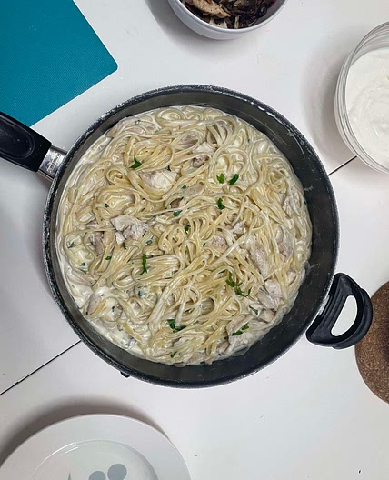 Creamy garlic spaghetti