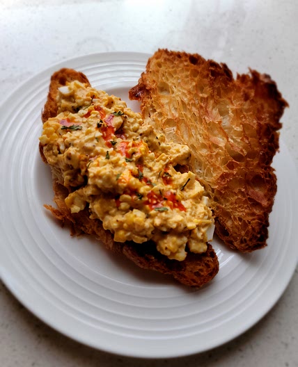 Szechuan Egg Salad Croissant