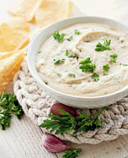 White Bean Garlic Hummus