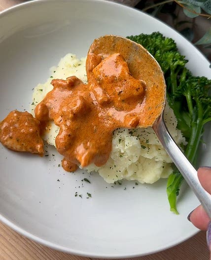 Chicken and bacon in a creamy red pesto sauce
