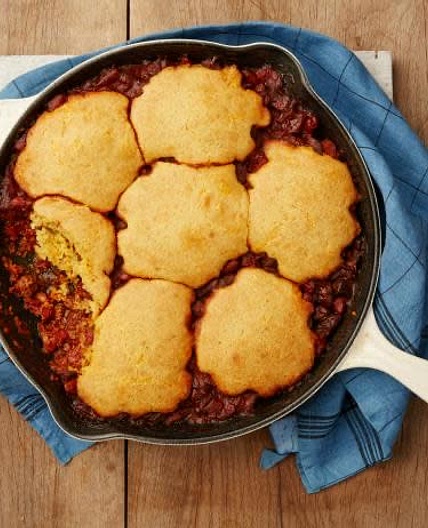 Chili and cornbread 