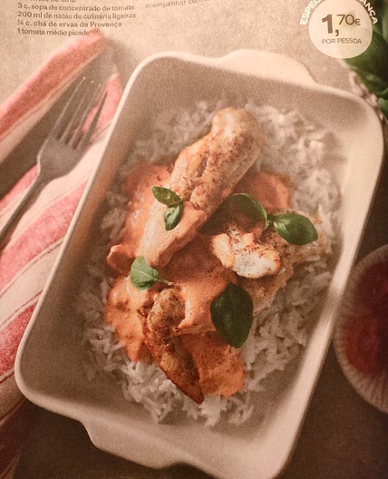 Peitos de frango com molho de tomate cremoso