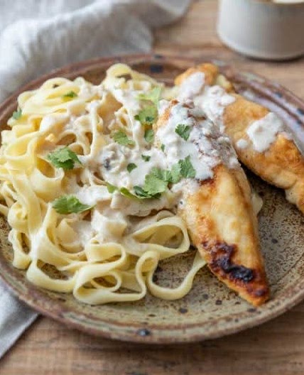 Poulet sauce crème à l'ail et parmesan - Cuisine Addict