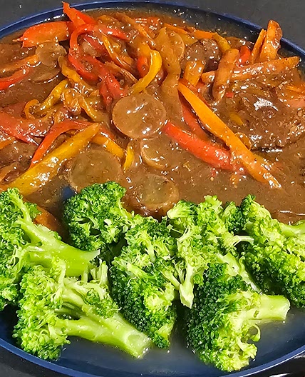 Keto Gravy Burger with veggie and garlic buttered broccoli