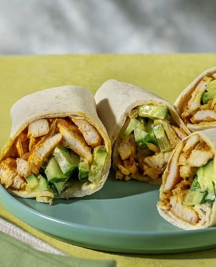 Bombay Chicken Korma Wrap mit Nigella-Gurkensalat