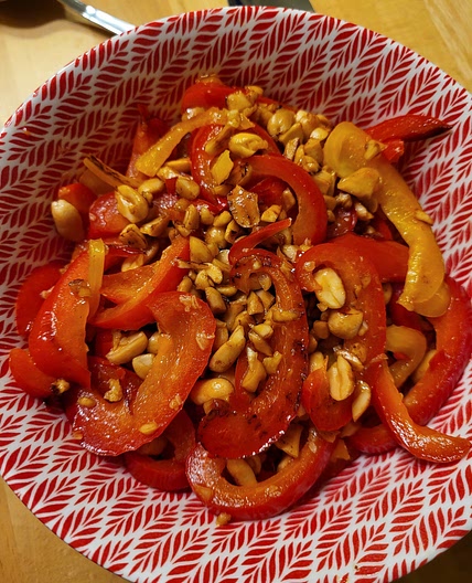 Paprika Erdnuss Bowl Topping