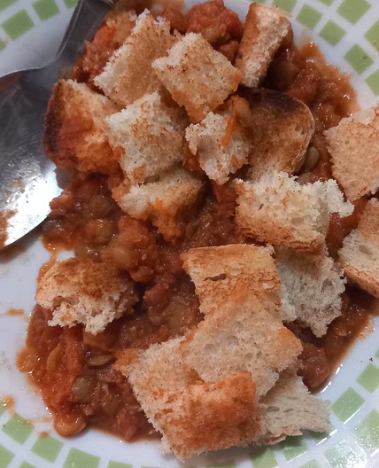 Lenticchie al sugo e crostini