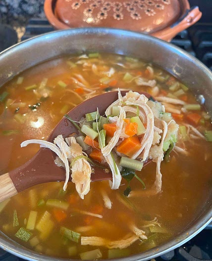 SOPITA DE FIDEO CON POLLO 