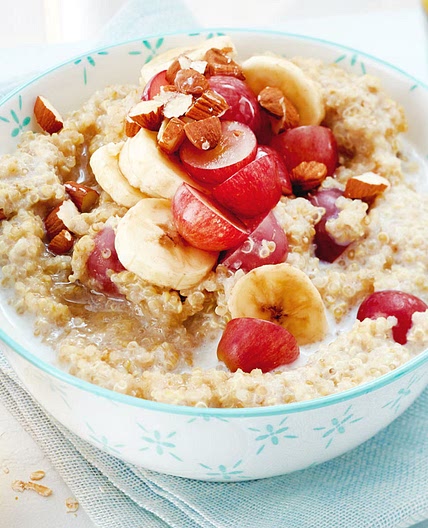 Quinoa-Porridge mit Trauben und Banane