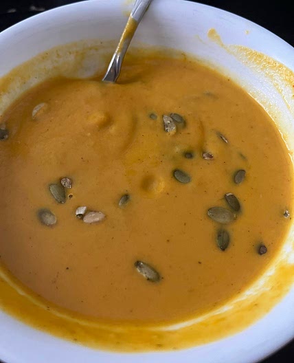 Vegan Sweet potato soup with pumpkin seeds 