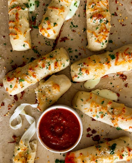 D'licious Cheesy Breadsticks