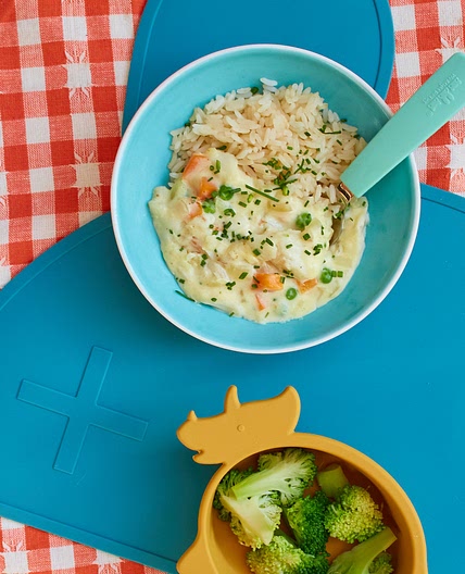 Cod in a Cheesy Sauce with Carrots & Peas