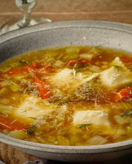 Ravioli en brodo 