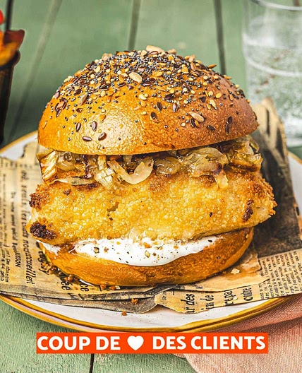 Fish burger veggie et frites de carottes, sauce à l'échalote et au citron