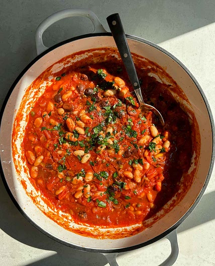 Casserole de haricots blancs à la puttanesca | margauxfood.ca