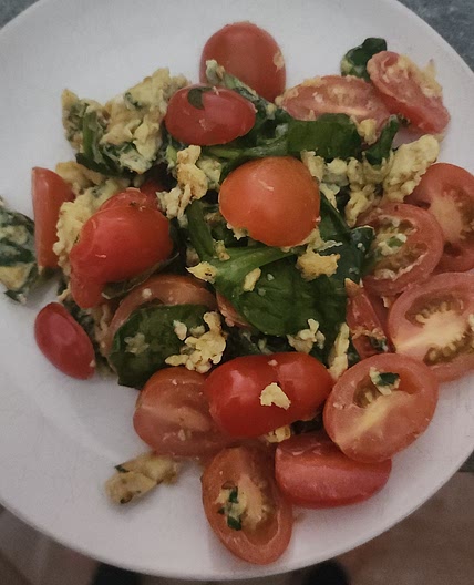 Scrambled Eggs with Spinach and Tomatoes