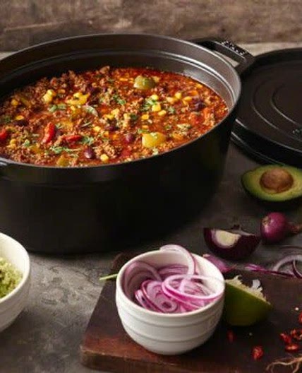 CHILI CON CARNE MIT GUACAMOLE