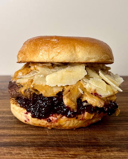 Creamy champignons beef burger