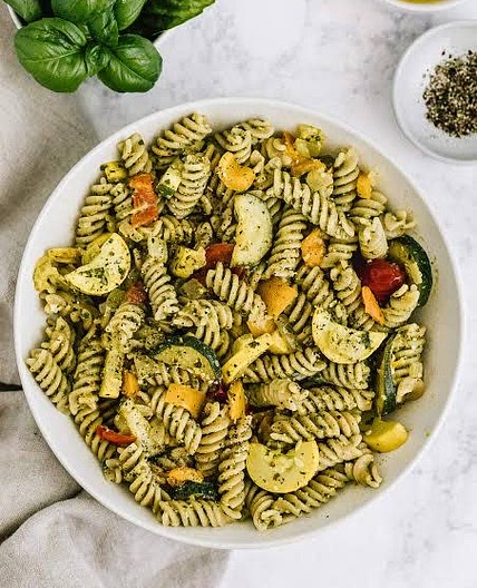 Vegetarian pesto pasta