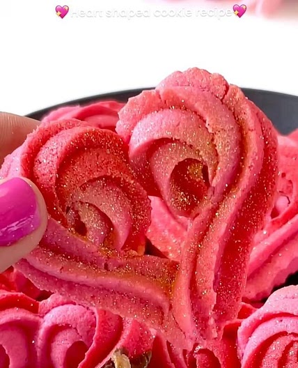Heart shaped Valentines butter cookies recipe👇🏼💖 Ingredients: 125