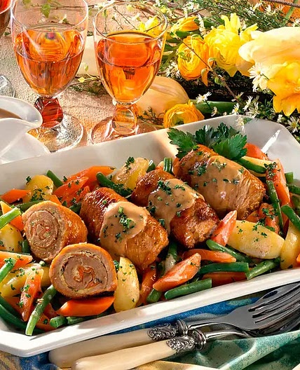 Gefüllte Schweine-Rouladen mit Möhren-Bohnen-Kartoffeln