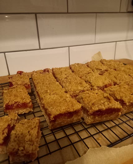 Raspberry crumble bars