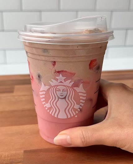 STARBUCKS PINK DRINK WITH CHOCOLATE COLD FOAM 🍓🍫💕