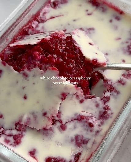 White Chocolate & Raspberry Overnight Oats